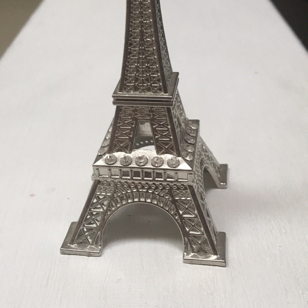 Mini Eiffel Tower. - Picture 2 of 6
